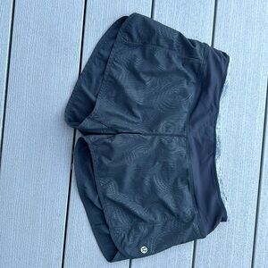 Lululemon black design shorts